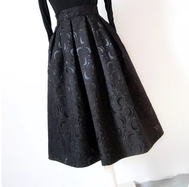 Embroidery details, zippers, pockets, polyester fabric, high-waisted design, suitable for Autumn. (SAW0016).