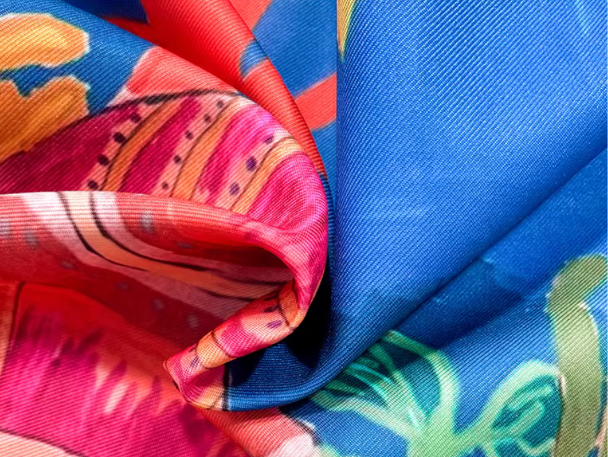 Polyester fabric. Ocean print, jacquard, pleated details, high-waisted design, suitable for spring and summer. （SSS0002）