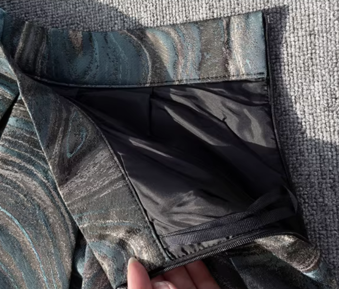 Embroidered details, high-waisted slimming midi skirt with zippered pockets, perfect for spring and autumn. （SSA0002）--Sold Out