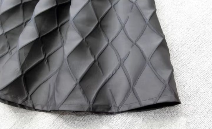 Simple, black, slimming, high-waisted, flared midi skirt, perfect for spring and autumn. （SSS0021）